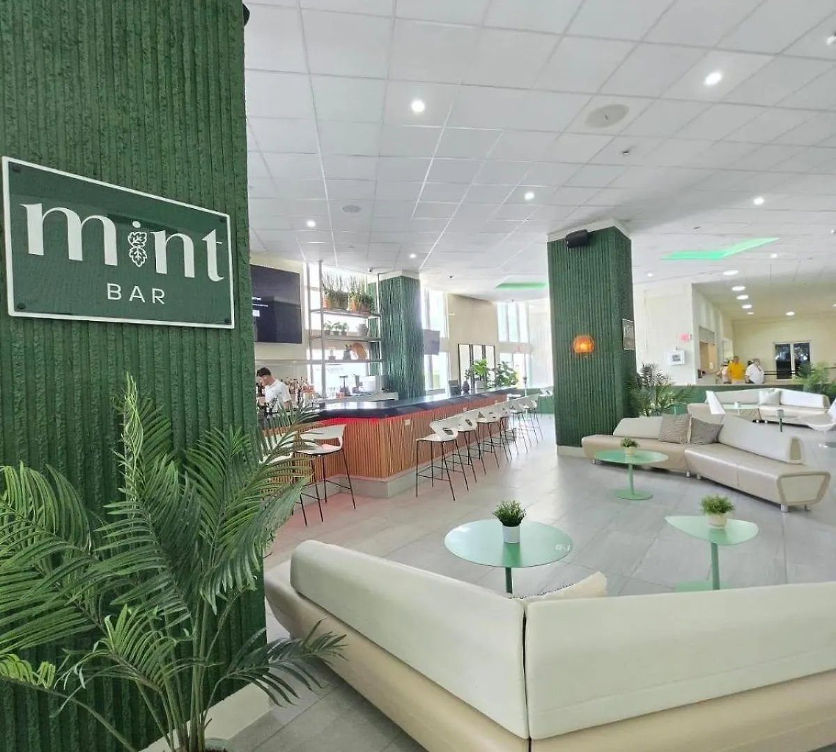 Steps From The Beach - Dining & Nightlife Nearby San Juan